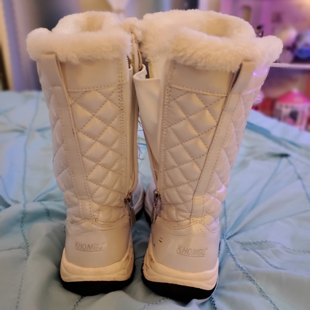 Snow boots